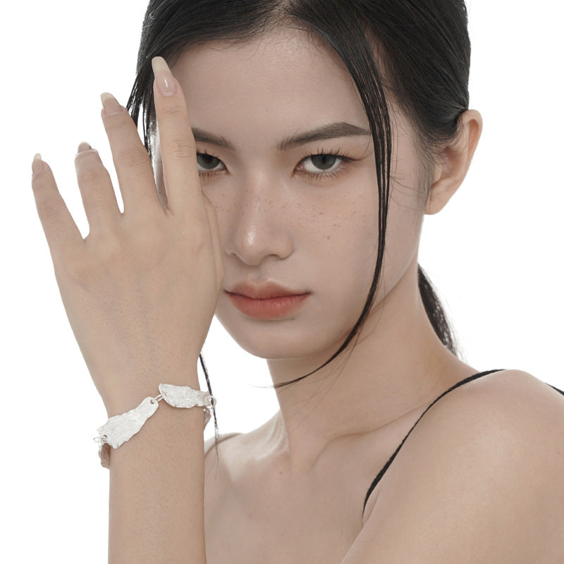 Gliederarmband mit faltigem Blattmuster B1039