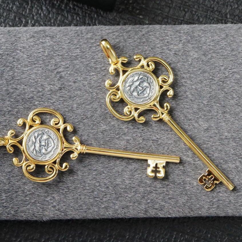 Filigraner Schlüsselanhänger mit römischer Münze 6340