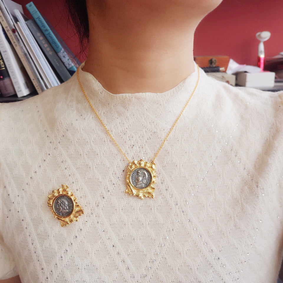 Römische Münze, klobiger Anstecknadel-Anhänger 6354