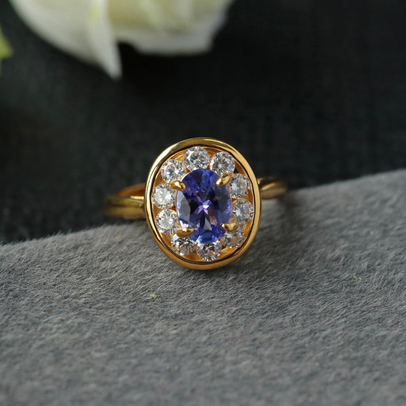 Ovaler Halo-Edelsteinring 6356