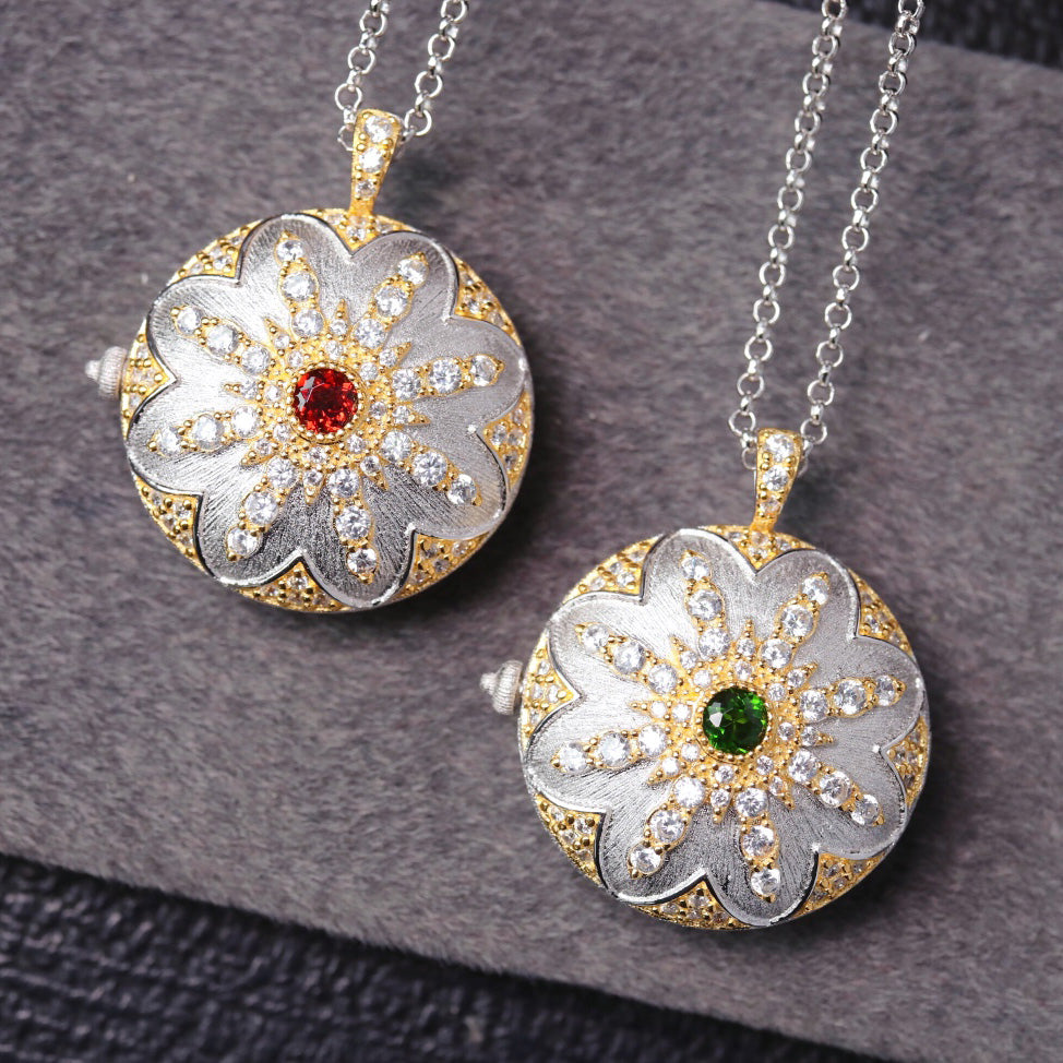 Medaillon-Anhänger mit seidiger Blume 6401