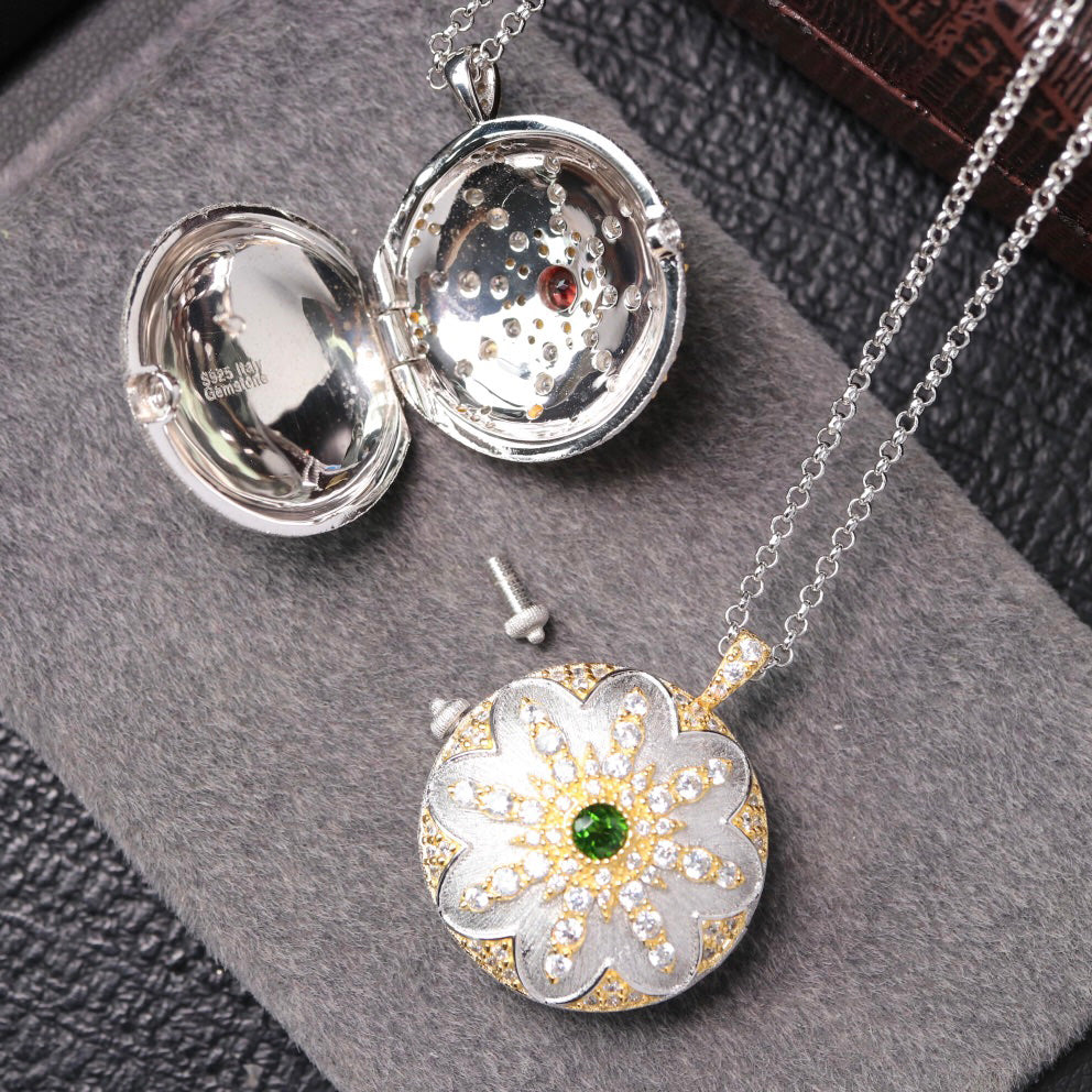Medaillon-Anhänger mit seidiger Blume 6401