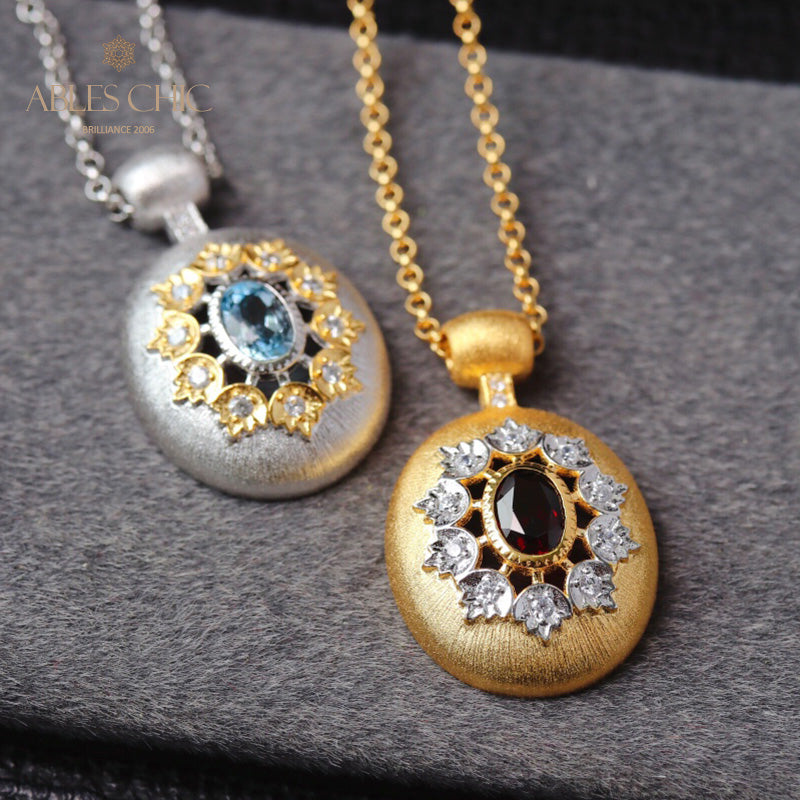 Halskette mit floralem Laubsägewerk und Edelsteinen 6418