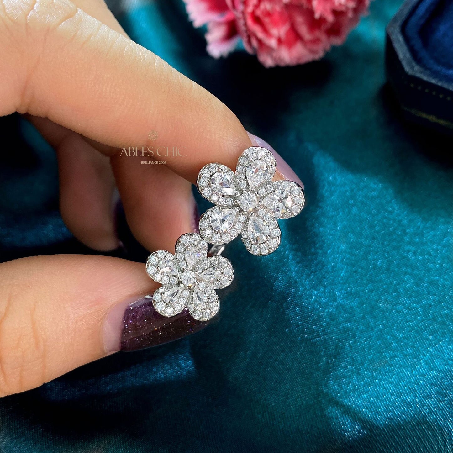 Offener Ring mit gepflasterten Blumen R1378