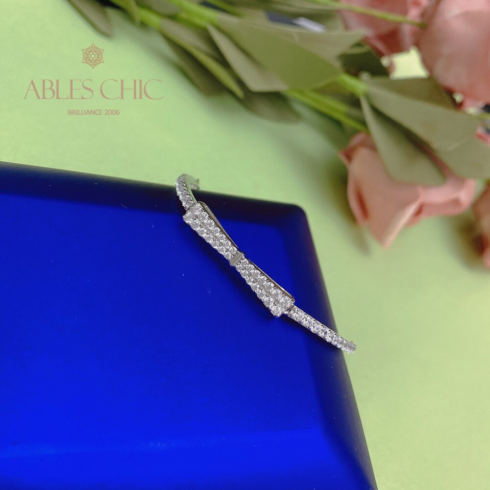 Armband mit gepflasterter Fliege und Bling-Bling-Anhänger B0823