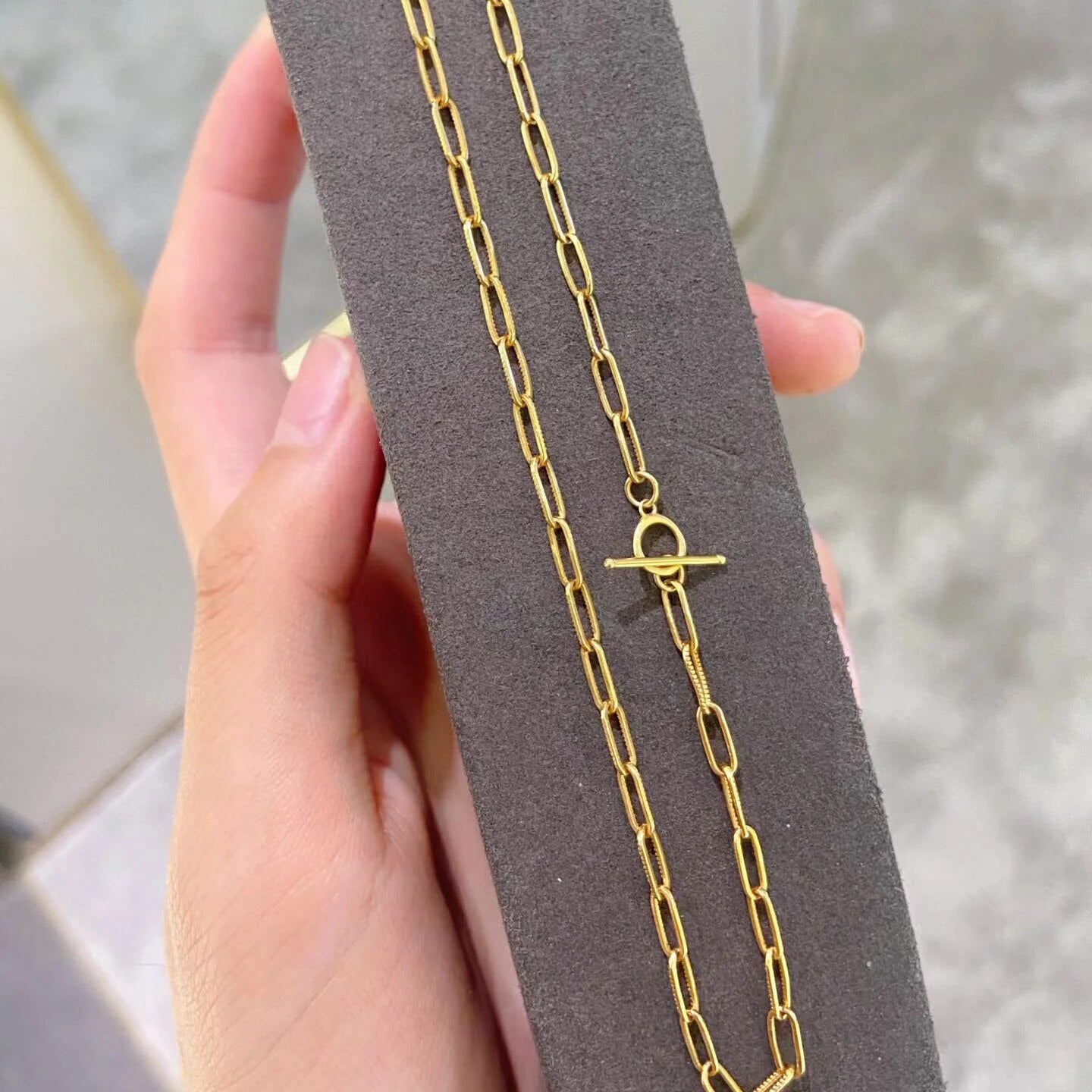 Halskette mit geriffelter Kette und T-Steg