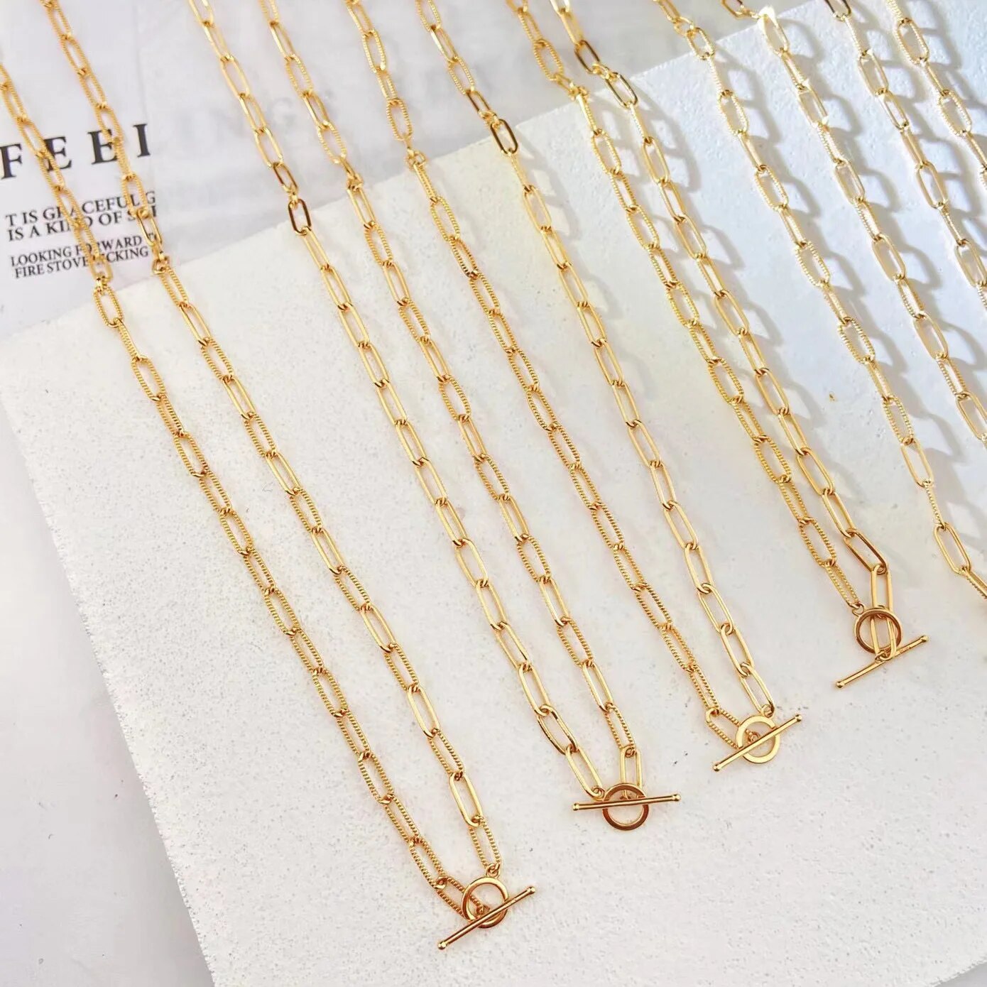 Halskette mit geriffelter Kette und T-Steg