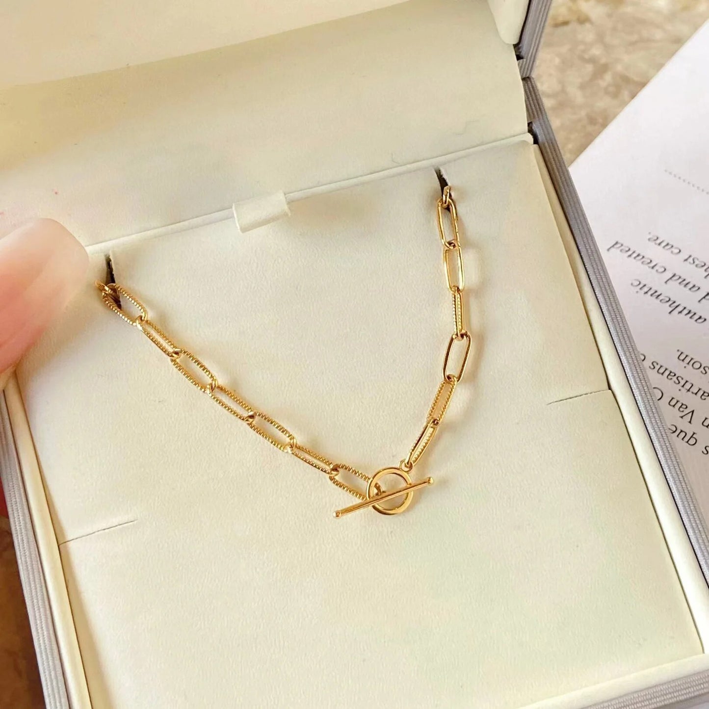 Halskette mit geriffelter Kette und T-Steg