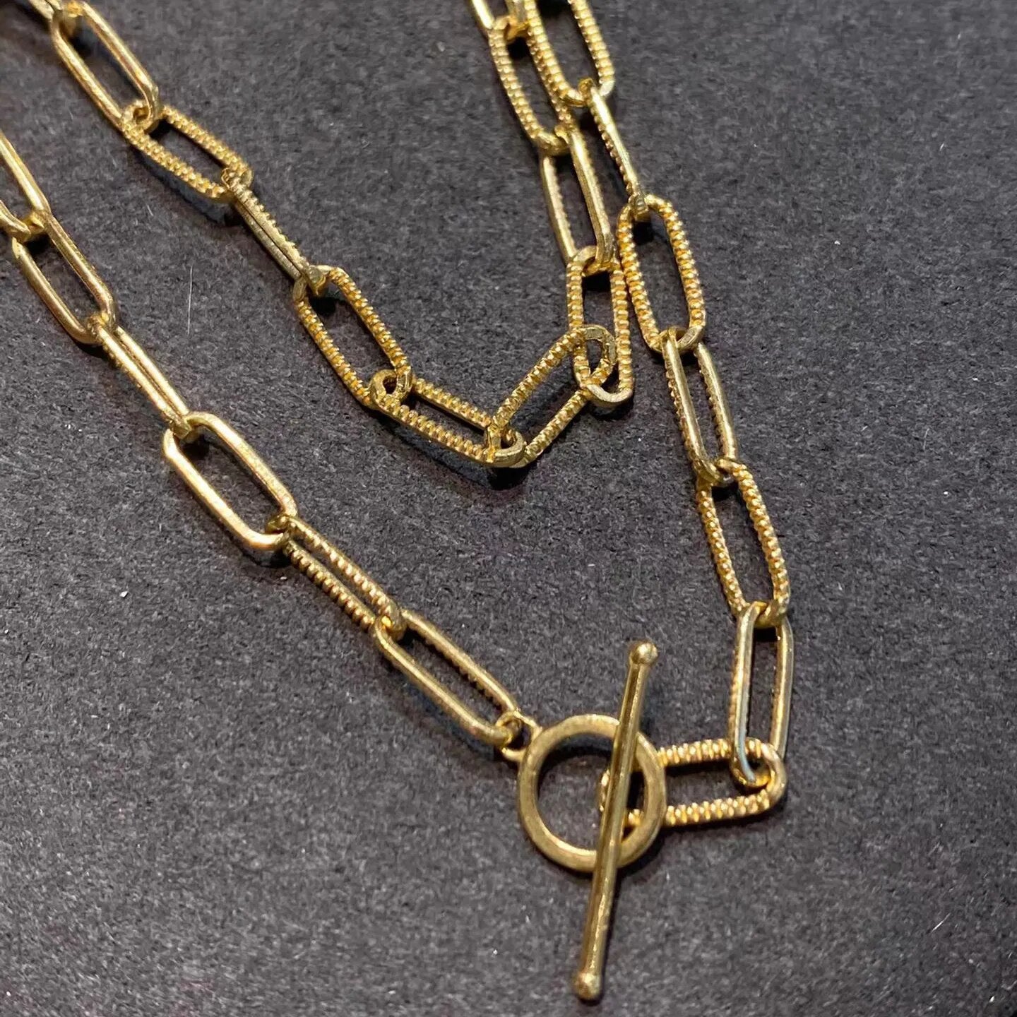 Halskette mit geriffelter Kette und T-Steg