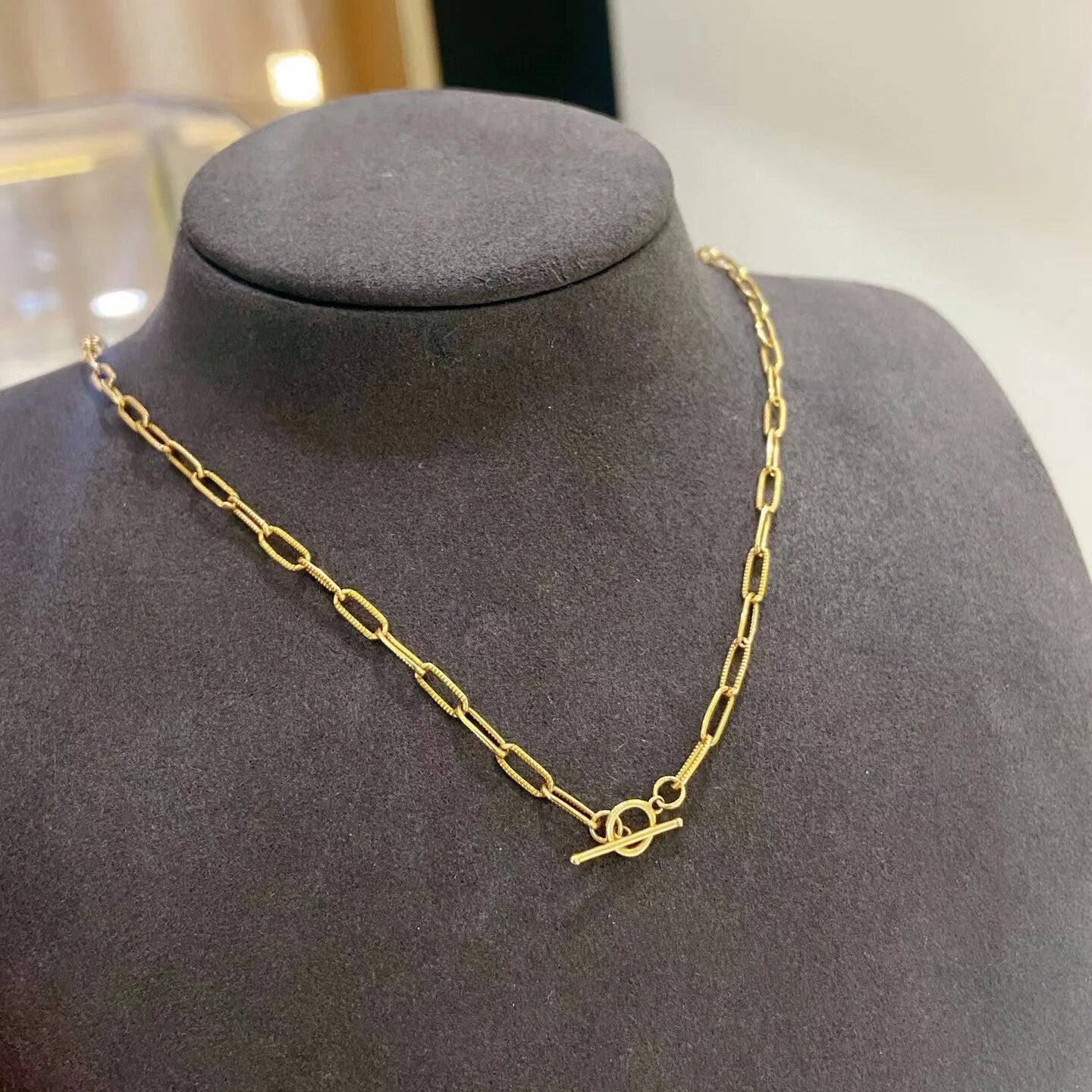Halskette mit geriffelter Kette und T-Steg