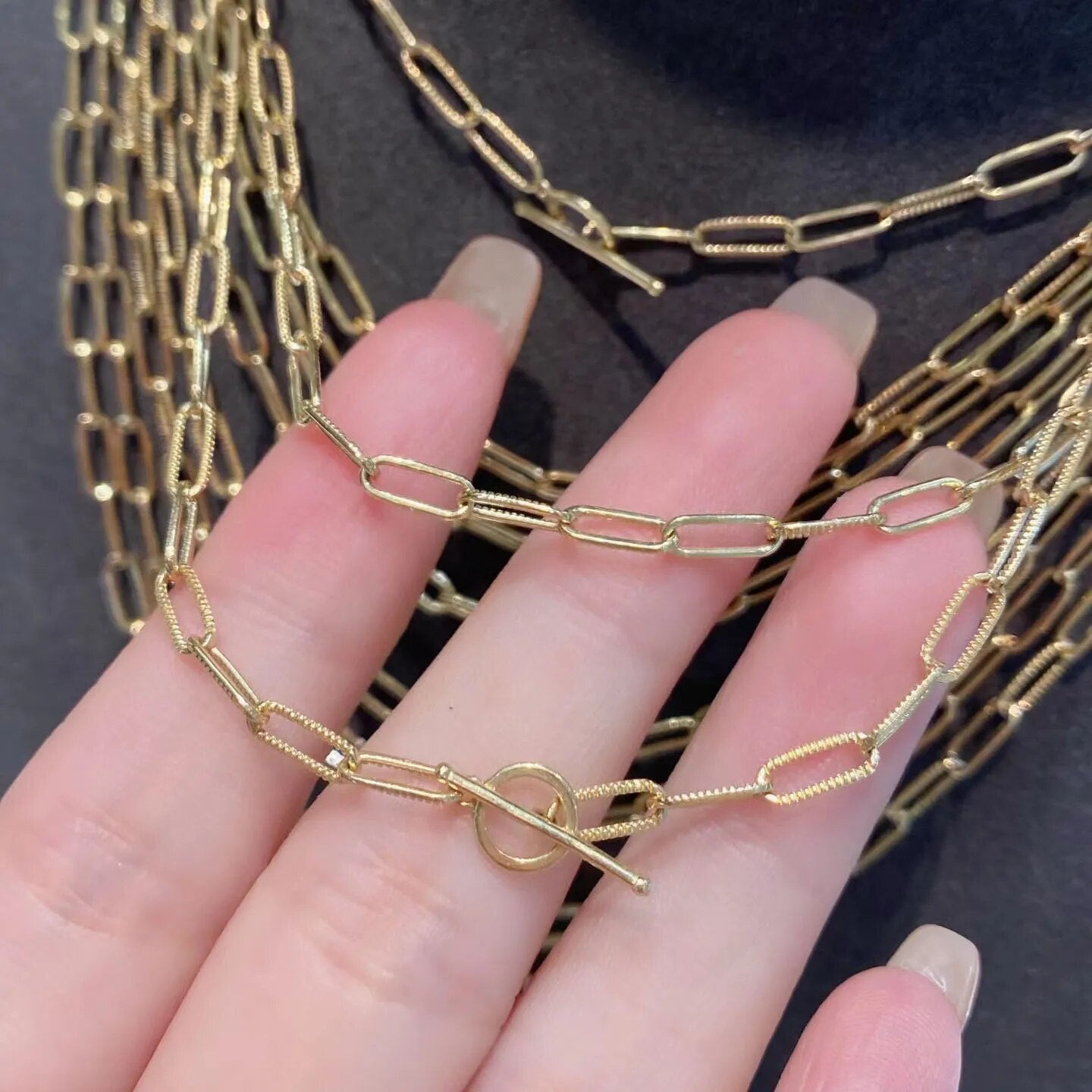 Halskette mit geriffelter Kette und T-Steg