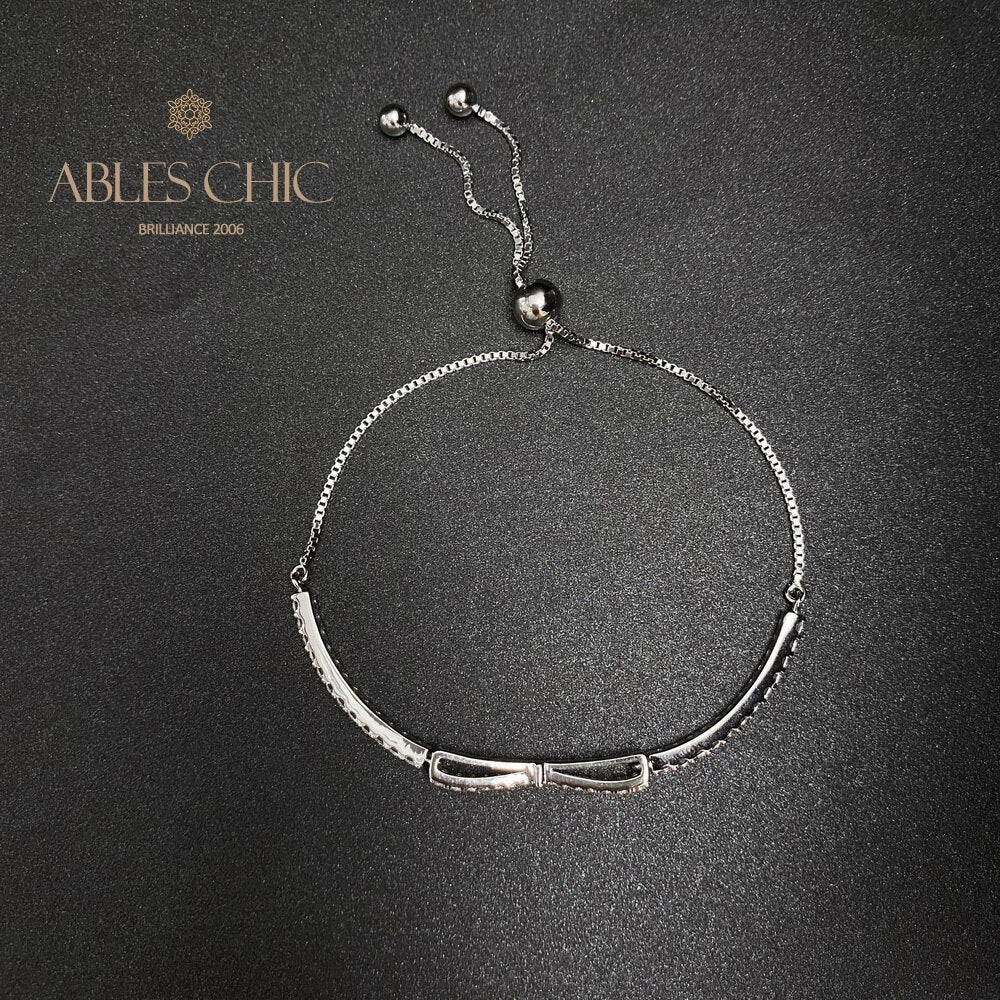 Armband mit gepflasterter Fliege und Bling-Bling-Anhänger B0823