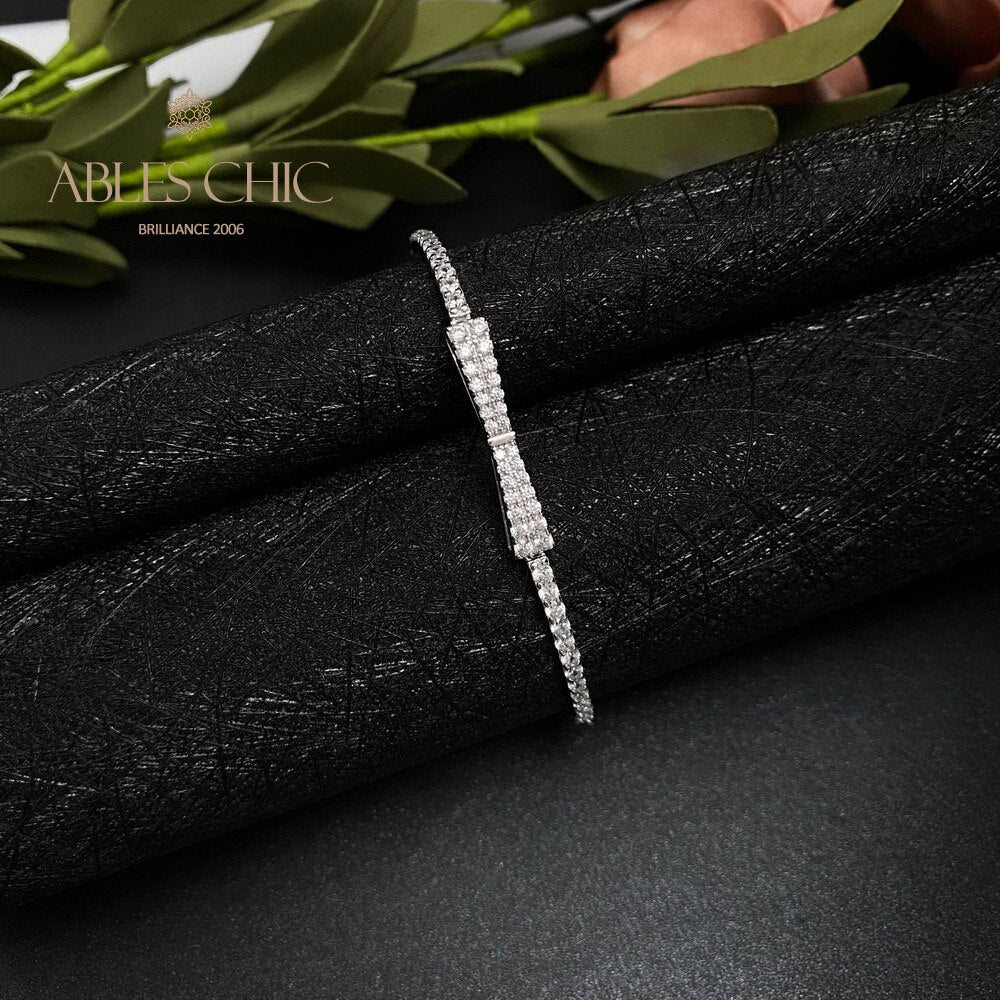 Armband mit gepflasterter Fliege und Bling-Bling-Anhänger B0823