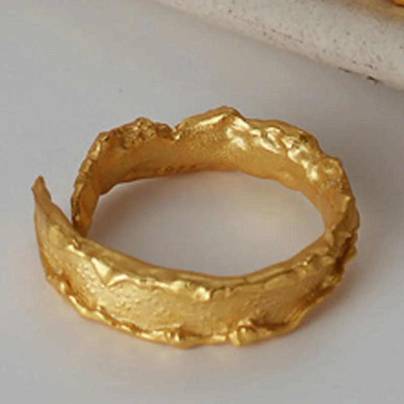 Ring mit abstraktem Mattmuster R179