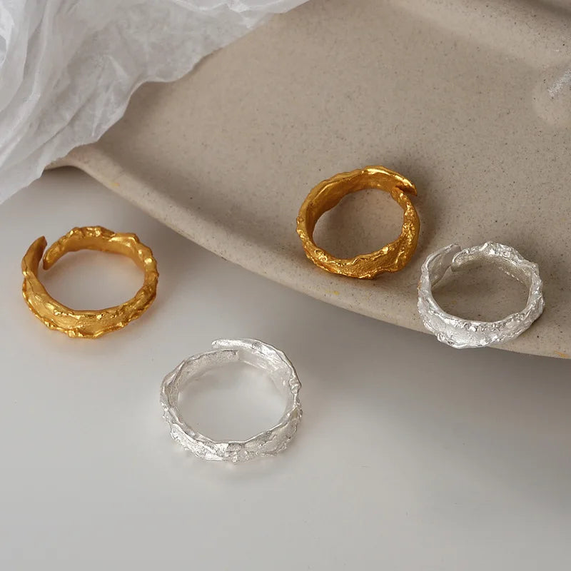 Ring mit abstraktem Mattmuster R179