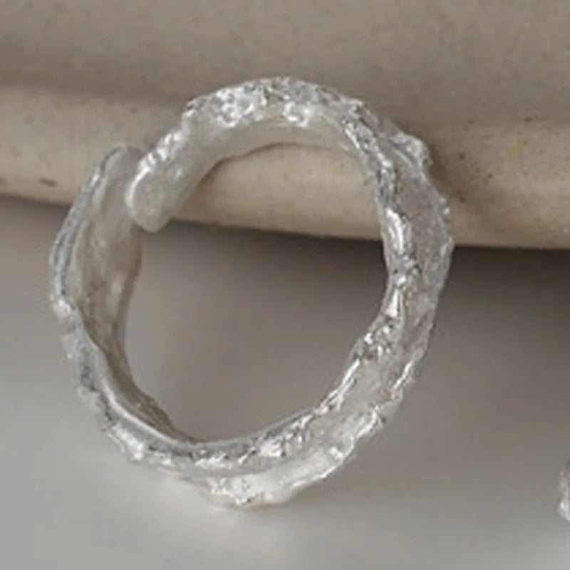 Ring mit abstraktem Mattmuster R179