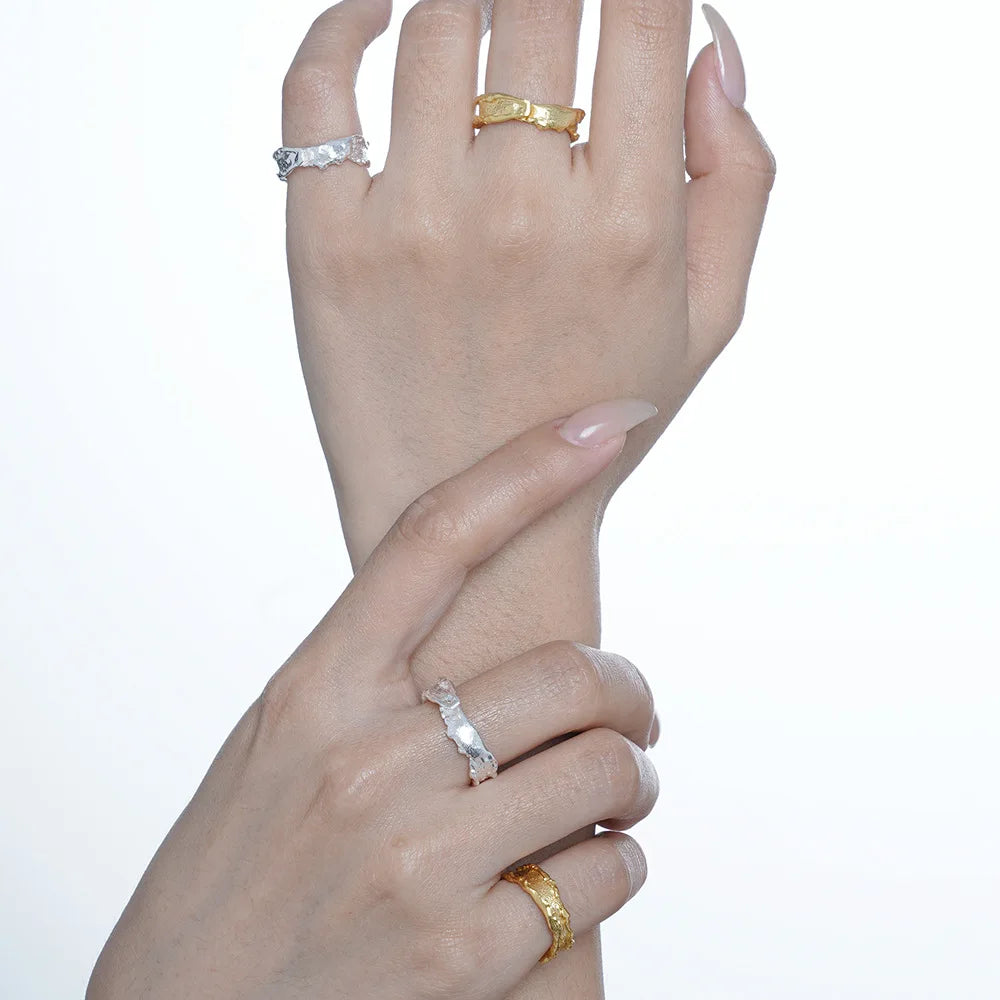 Ring mit abstraktem Mattmuster R179