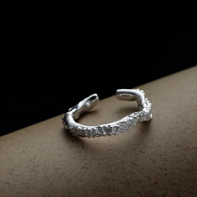 Schmaler Ring mit Alien-Textur R1247