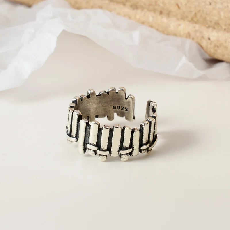 Antiker Zaun Unregelmäßiger Ring R152