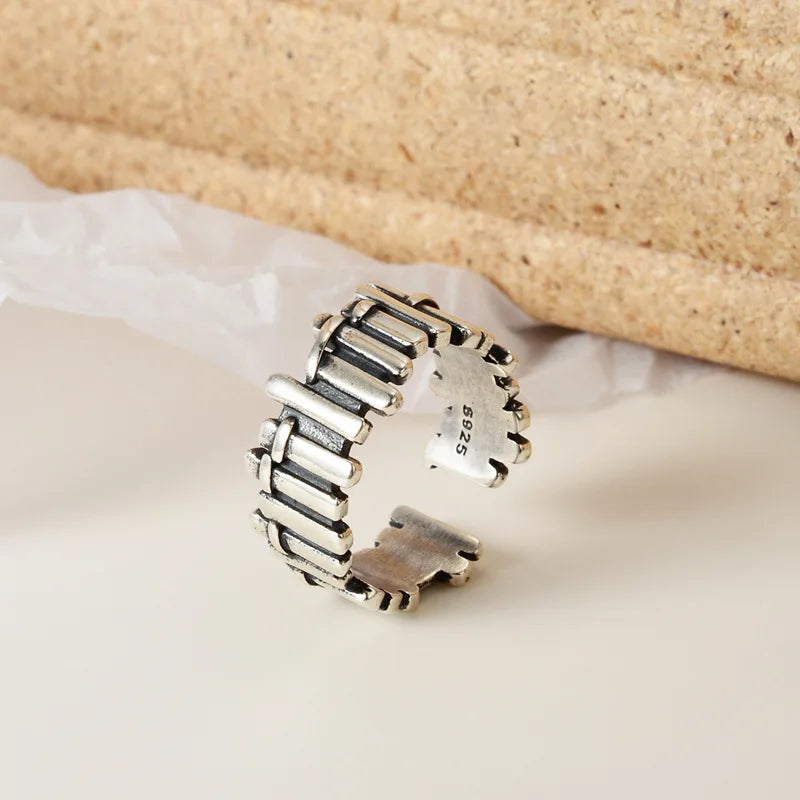 Antiker Zaun Unregelmäßiger Ring R152