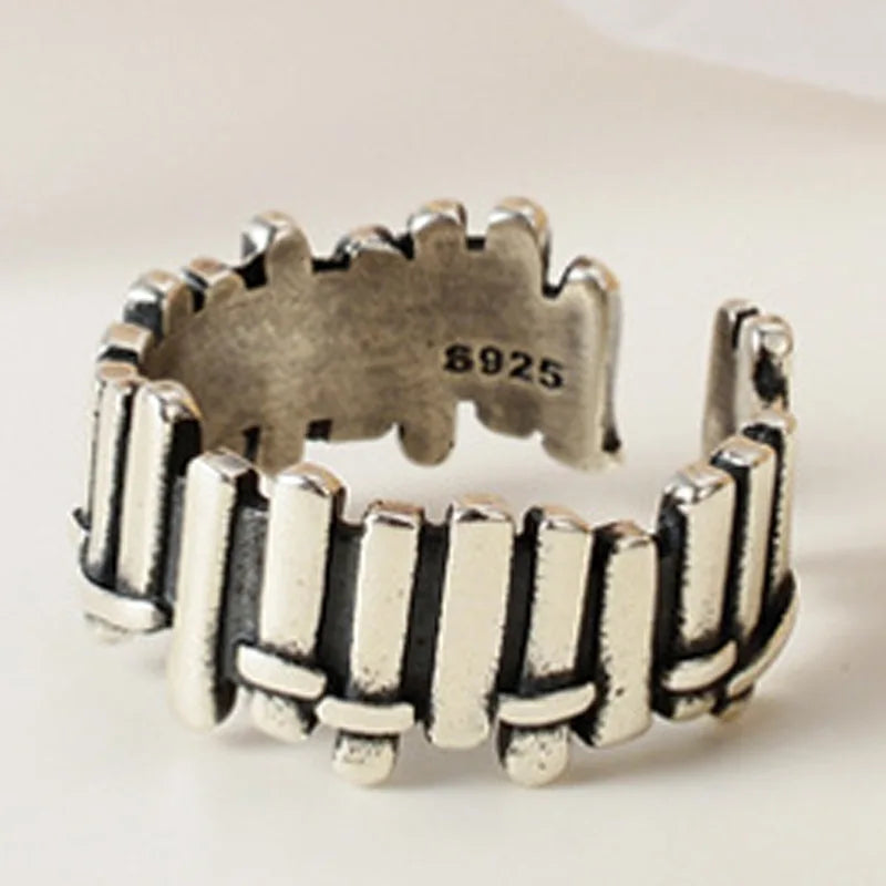 Antiker Zaun Unregelmäßiger Ring R152