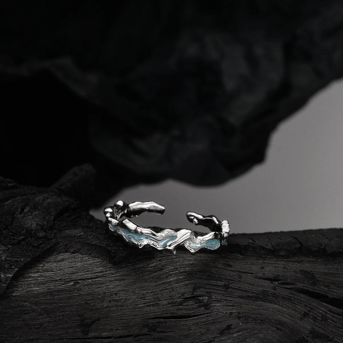 Unregelmäßiger Ring aus mintgrünem Emaille R1176
