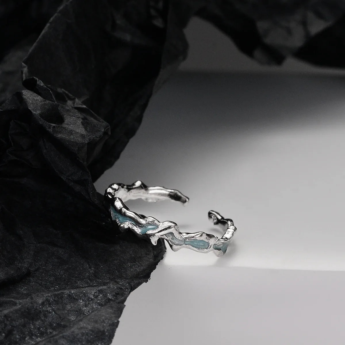 Unregelmäßiger Ring aus mintgrünem Emaille R1176