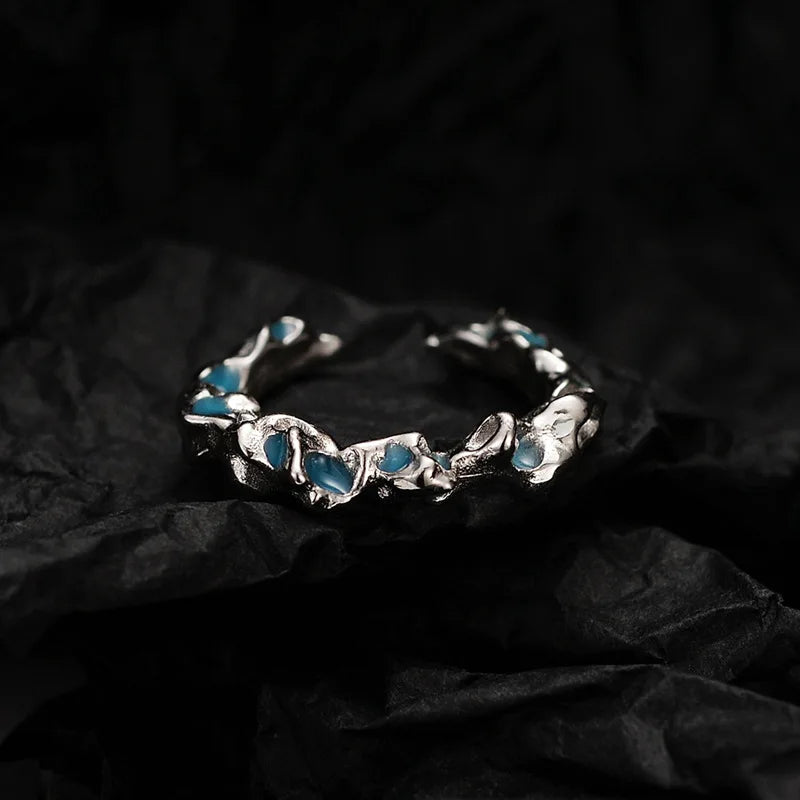 Unregelmäßiger Ring aus blauem Emaille R1162