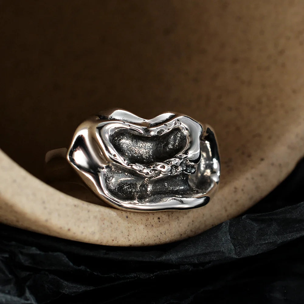Klobiger unregelmäßiger antiker Ring R1235