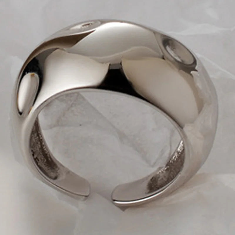 Gehämmerter, polierter Chunk-Ring R1017