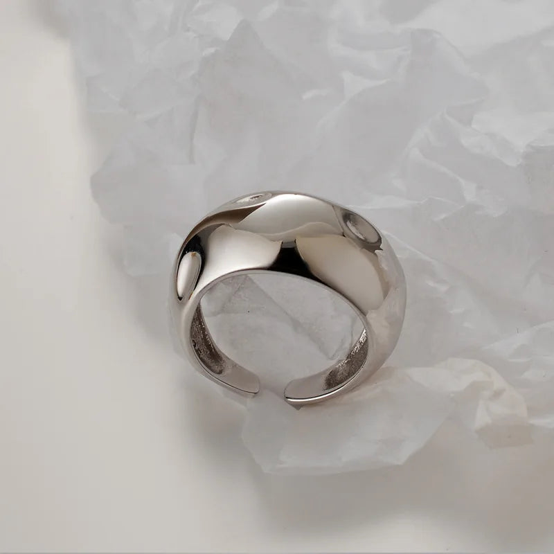 Gehämmerter, polierter Chunk-Ring R1017
