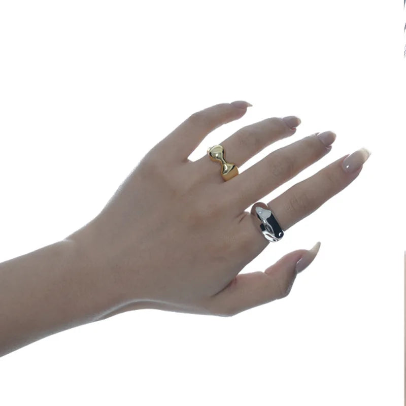 Gehämmerter, polierter Chunk-Ring R1017