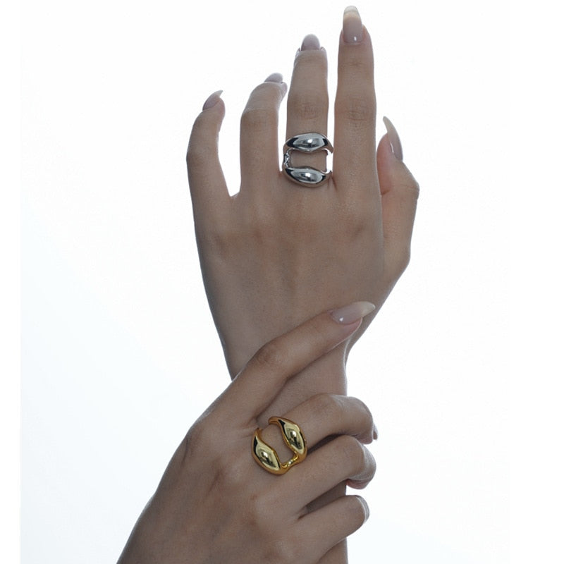 Dicker Ring mit organischem Muster R1071