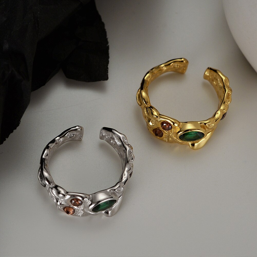 Strukturierter Ring mit CZ-Akzent R1015