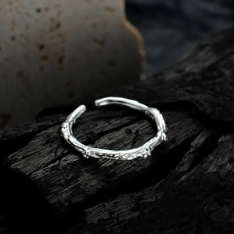 Einzigartiger Ring mit grobem Muster R1225