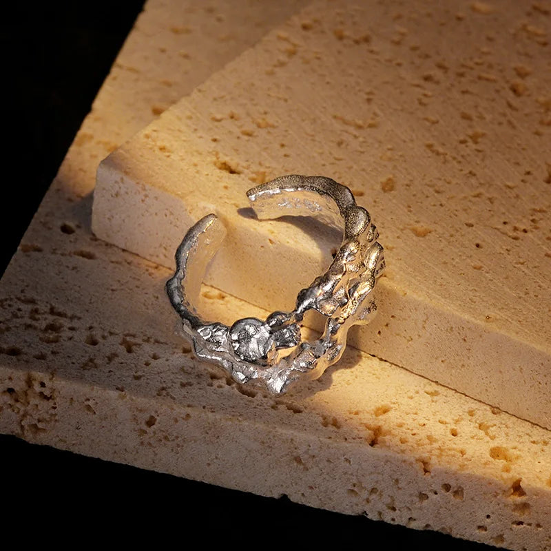 Ring mit unregelmäßiger Alien-Textur R1272