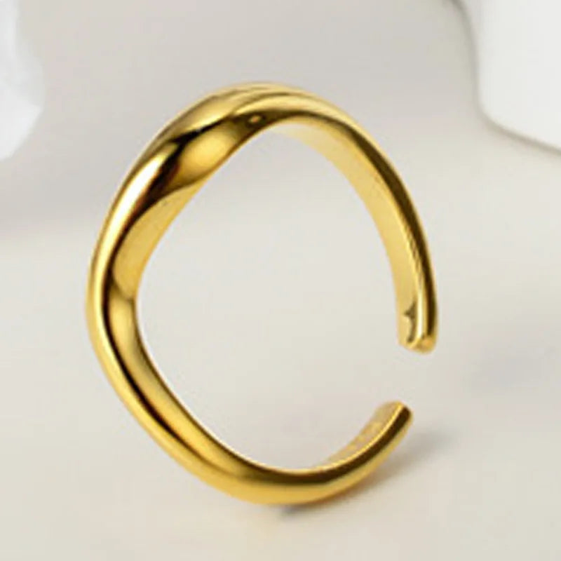 Unregelmäßig gewellter Bandring R1143