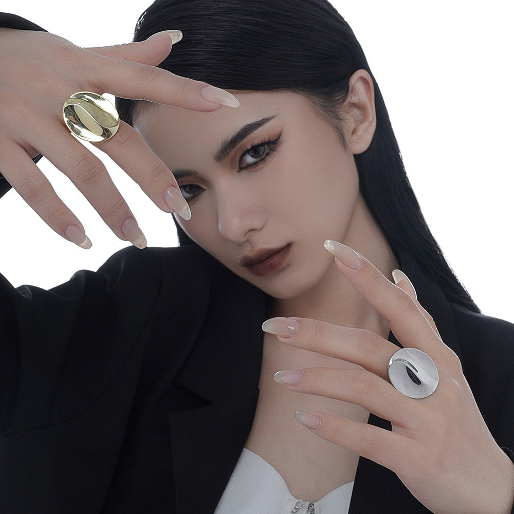 Ovaler, gewellter, klobiger Ring R1184