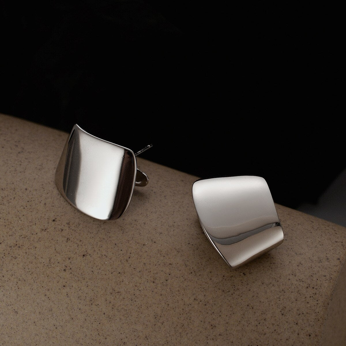 Asymmetrische Curve Ohrringe E1038 1 Stück
