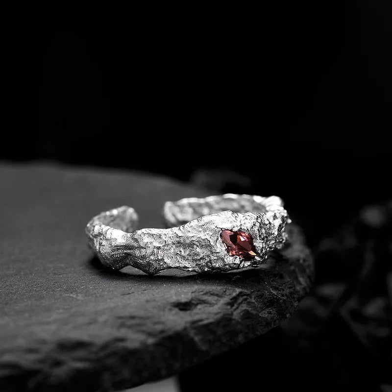 Robuster Ring mit Marquise-Zirkon R1191