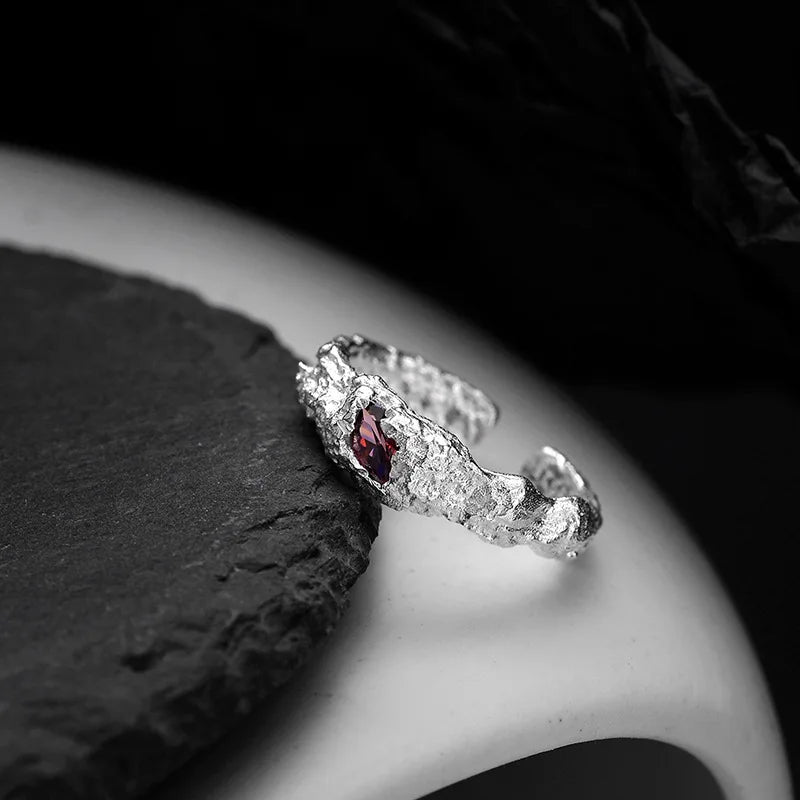 Robuster Ring mit Marquise-Zirkon R1191