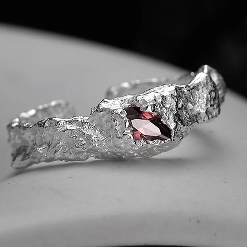 Robuster Ring mit Marquise-Zirkon R1191