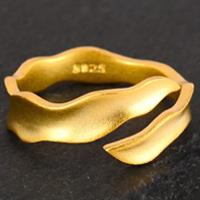 Minimalistischer Ring mit matter Welle R116