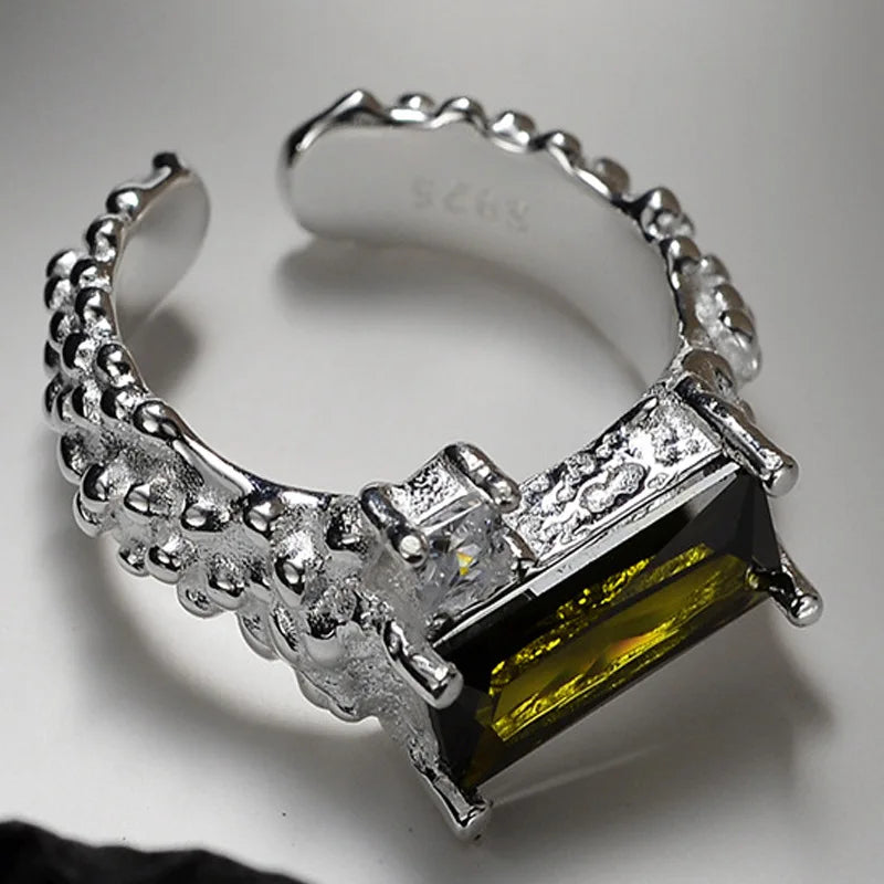 Olivgrüner CZ-Ring mit unregelmäßigem Muster R1188
