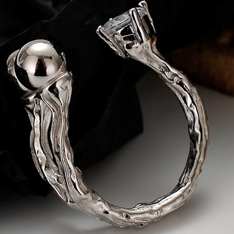 Unregelmäßiger Ring mit zerknitterter Textur R1091