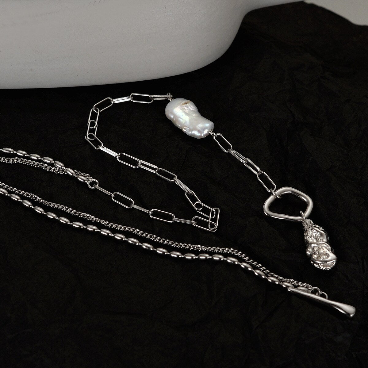 Halskette mit Barockperlen und gezogener Kette N1035