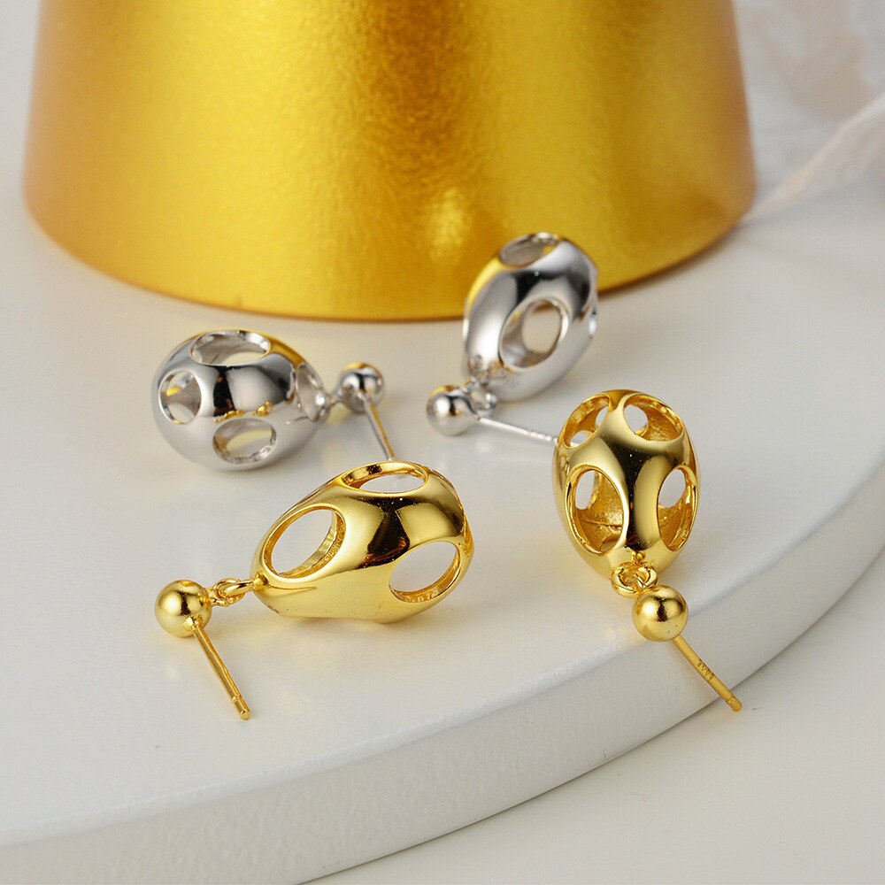 Tropfenförmige Ohrstecker mit Cutout E1206