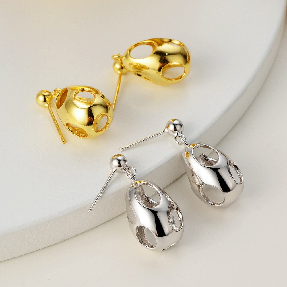 Tropfenförmige Ohrstecker mit Cutout E1206