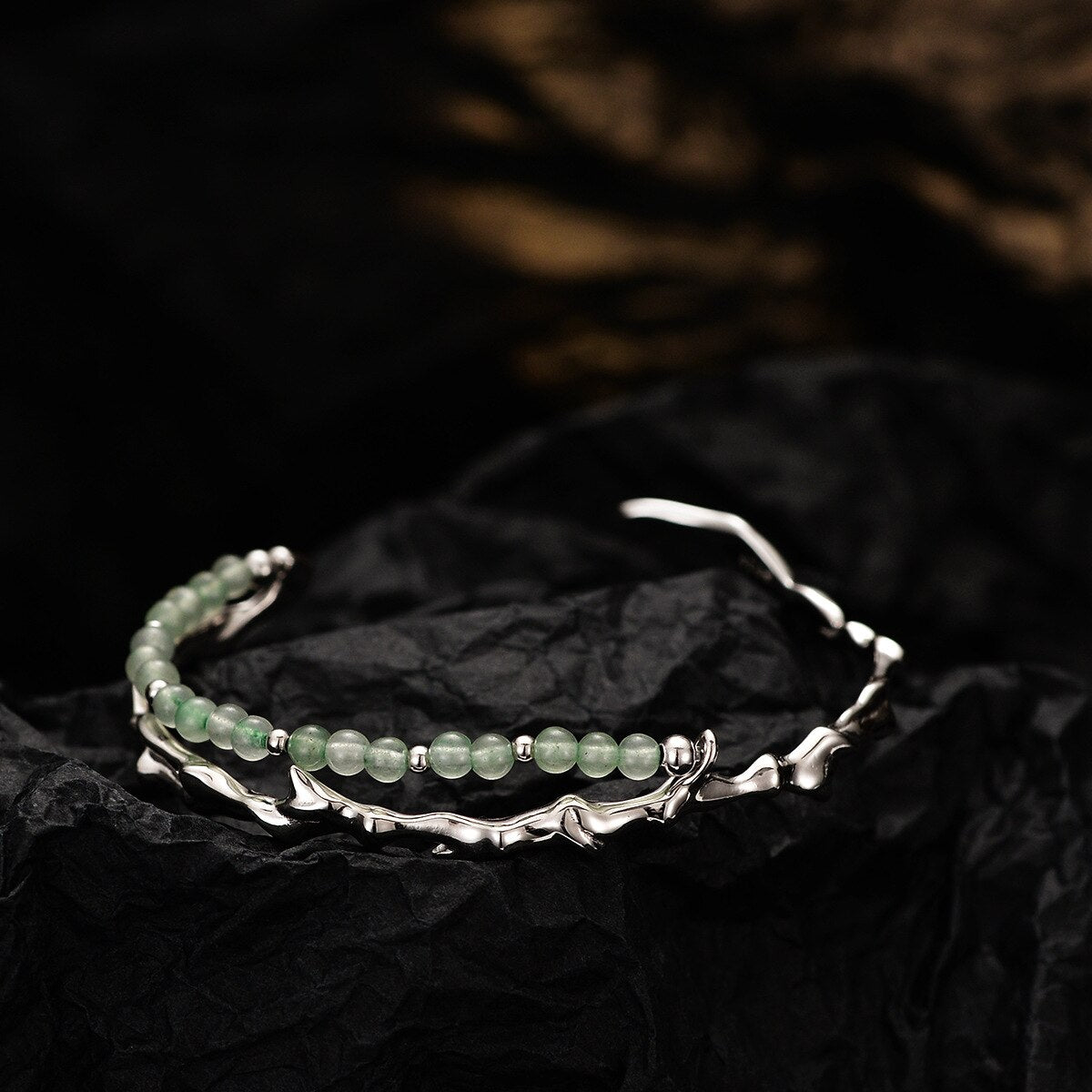 Jade Perlen Unregelmäßiger Armreif B1008