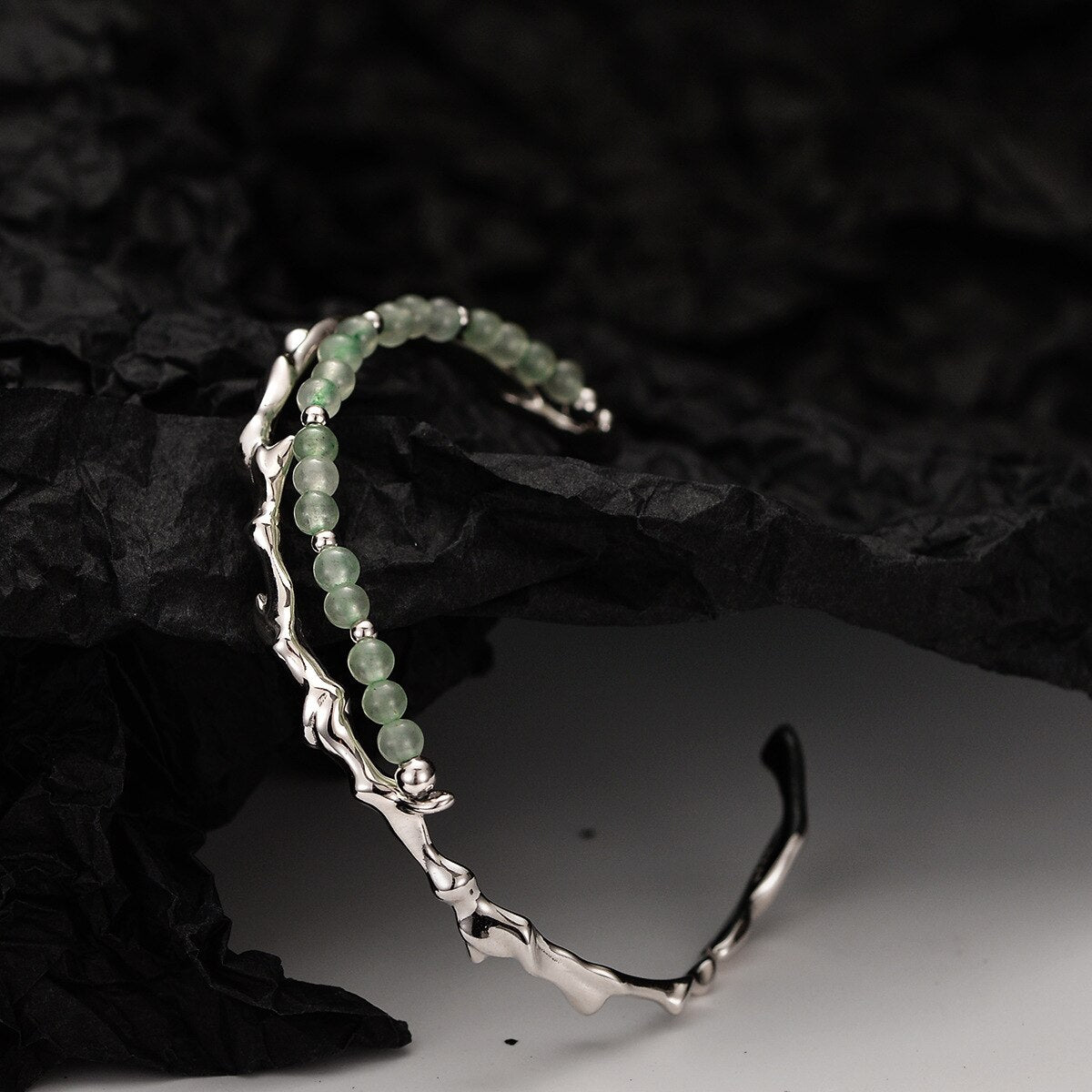 Jade Perlen Unregelmäßiger Armreif B1008